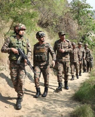16 Corps Commander reviews border security and surveillance grids along Line of Control in Naushera