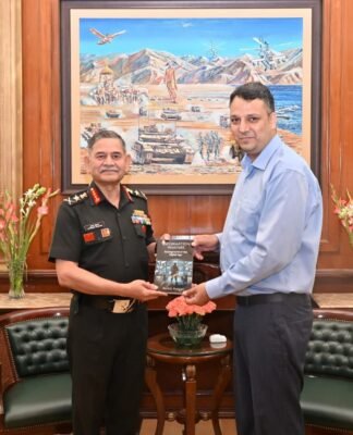 CHIEF OF THE ARMY STAFF GENERAL UPENDRA DWIVEDI PRESENTED WITH RAHUL PANDIT’S BOOK “INFORMATION WARFARE: BATTLEGROUND OF THE DIGITAL AGE”