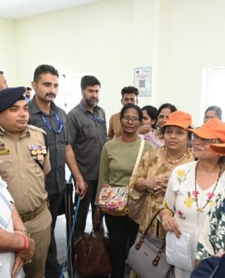 Lieutenant Governor reviews arrangements for pilgrims at Baltal Base Camp