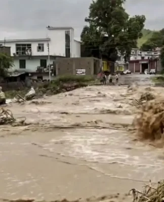 LG, CM Review Flood Situation, Step Up Relief in Rajouri, Poonch