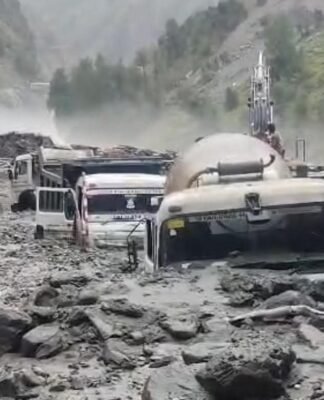 Flash Floods and Landslides Disrupt Doda–Kishtwar Highway, Vehicles Buried in Kishtwar
